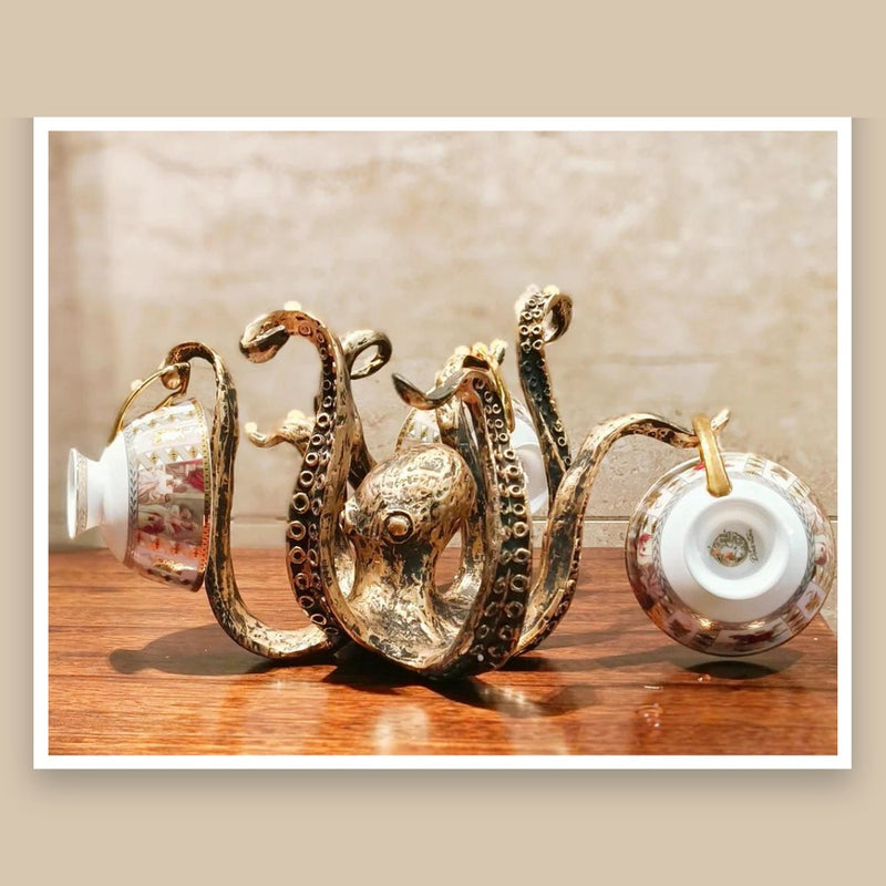 Cast Iron Resin Octopus Mug Holder with 8 Tentacle Hooks and Antique Bronze Finish